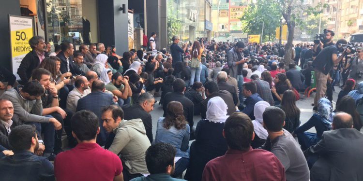 Amed’de halk işgal ve kayyıma karşı alanlarda