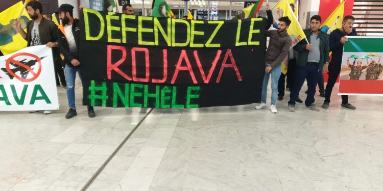 SON DAKİKA – Kürt gençlerinden Nice Havaalanı’nda sivil itaatsizlik eylemi – YENİLENDİ