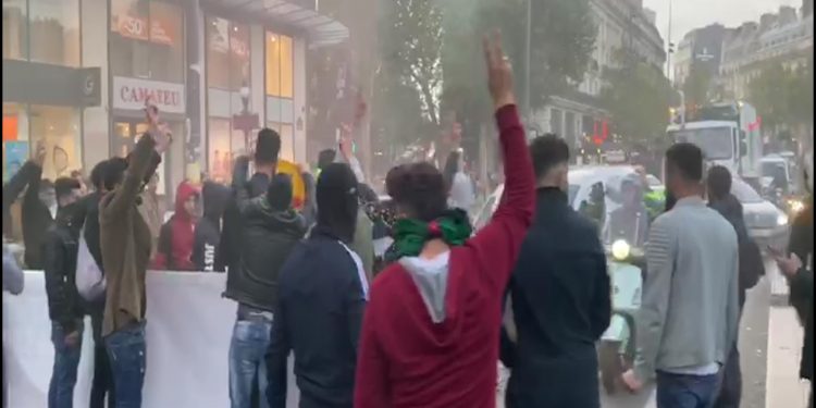 TCŞ ve JCA aktivistlerinden Paris’te Rojava’yı işgale ‘İzin Verme!’ eylemi