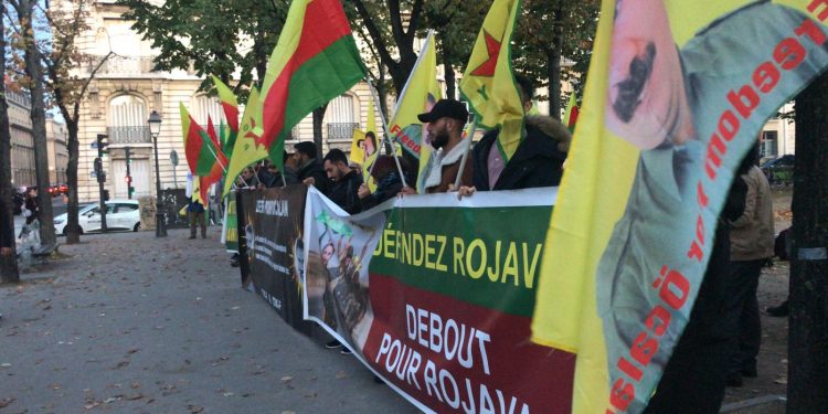 Fransa Parlamentosu önünde Rojava eylemi