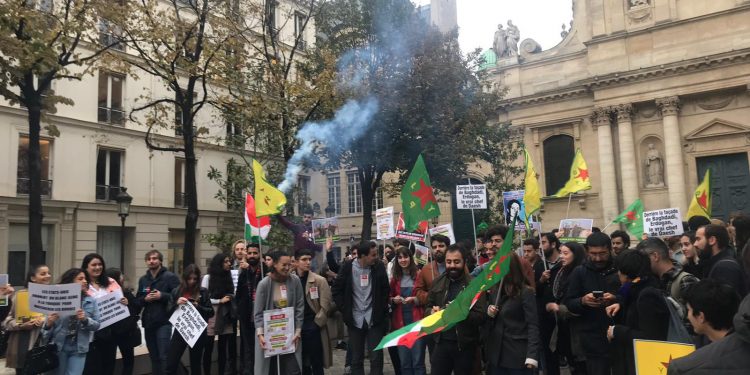Kürt gençlerinden Sorbonne Üniversitesi’nde işgale ‘İzin Verme!’ eylemi