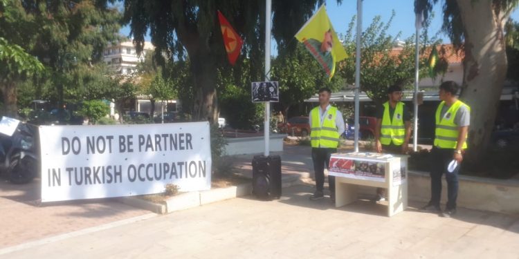 Gençler işgale karşı stand açtı