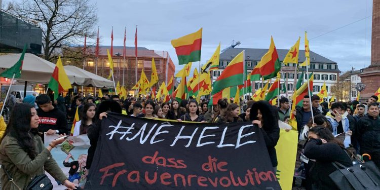 Darmstadt’ta genç kadınlar: “Kadın Devrimi’ne saldırılara İzin Verme!”