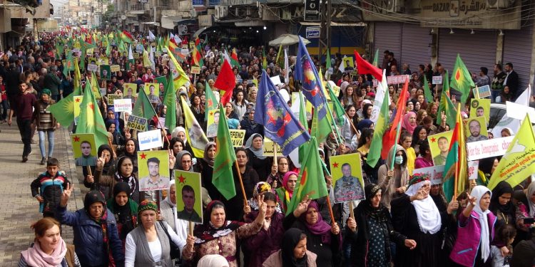 Qamişlo halkı alanlarda: ‘Her Yer Rojava Her Yer Direniş’