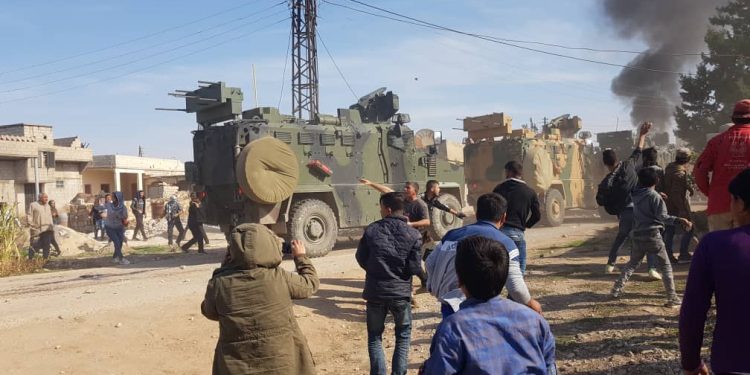 Kobanê halkı işgalcileri taşladı – YENİLENDİ
