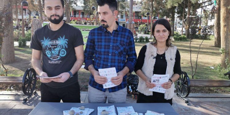 Gençlerden Türk Malı Boykot kampanyasına ilişkin stant