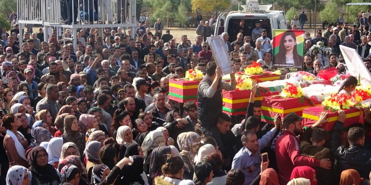 Qamişlo halkı şehitlerini uğurladı