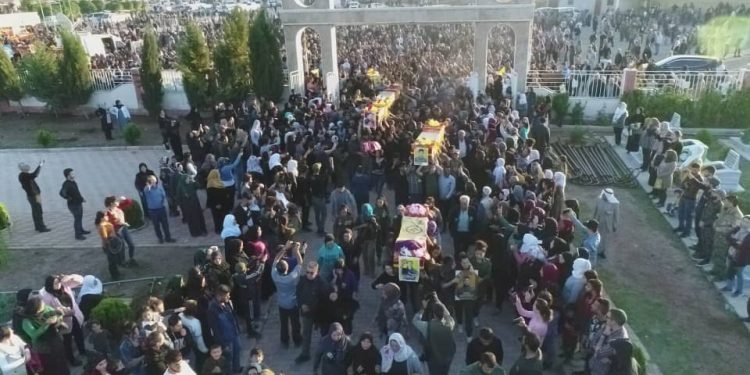 Dêrik’te 14 Cenga Rojava Direnişi şehidi için görkemli tören