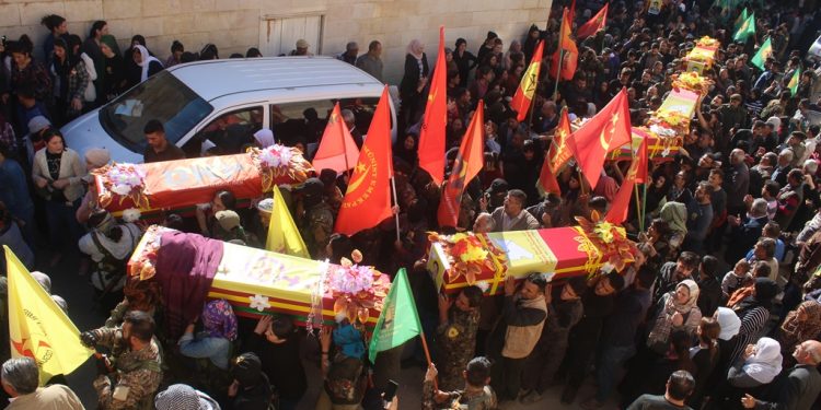 Dêrik’te 14 Cenga Rojava Direnişi şehidi için görkemli tören