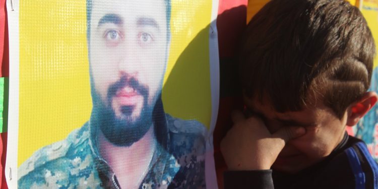 Dêrik’te 14 Cenga Rojava Direnişi şehidi için görkemli tören