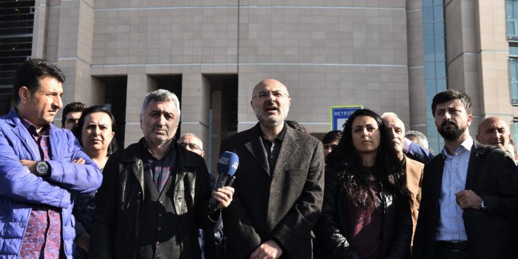 ‘Gençleri bırakın!