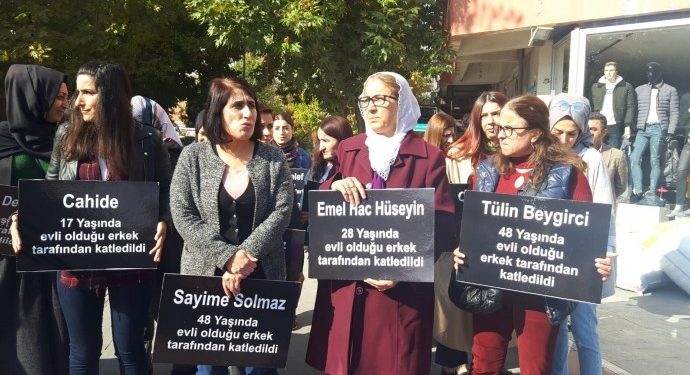 İşgalci Türk polisleri HDP ve TJA’lı kadınları gözaltına aldı