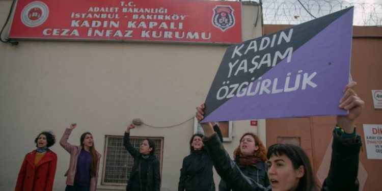 Anarşist Kadınlar: Duvarlar arasından yeşermeyi de biliriz