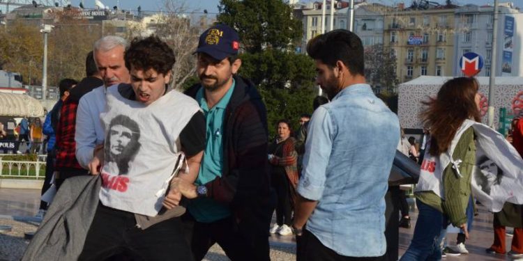 Rabia Naz için eylem yapmak isteyen gençler darp edildi