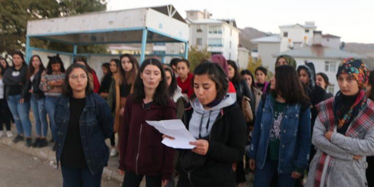 Dersim’de kadın öğrenciler KYK yurdunu protesto etti