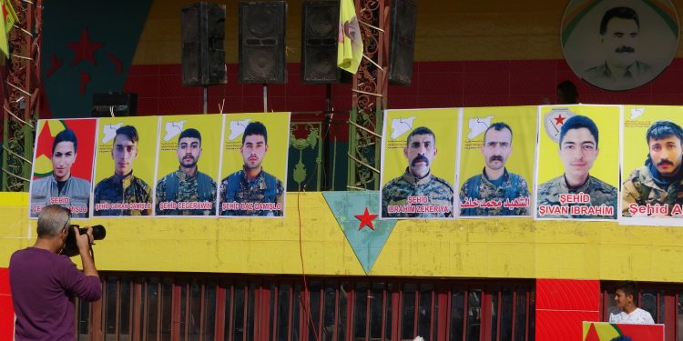 Qamişlo şehitleri uğurladı