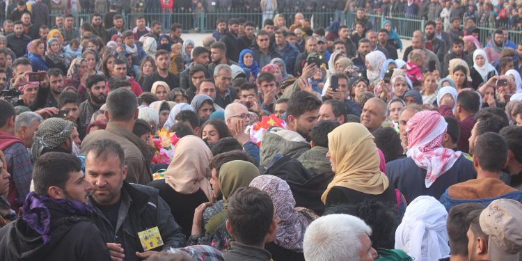 Cenga Rojava Direnişi şehitleri için görkemli tören