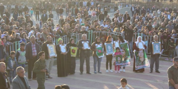 Cenga Rojava şehitlerini binler uğurladı