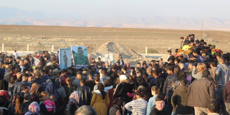 Cenga Rojava şehitlerini binler uğurladı