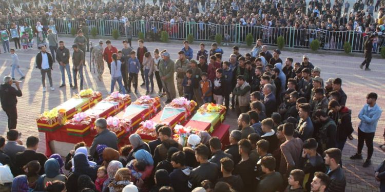 Cenga Rojava şehitlerini binler uğurladı