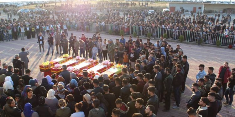 Cenga Rojava şehitlerini binler uğurladı