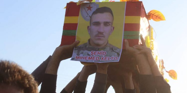Cenga Rojava şehitlerini binler uğurladı