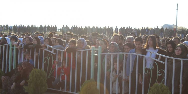 Cenga Rojava şehitlerini binler uğurladı