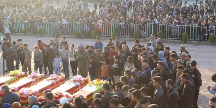 Cenga Rojava şehitlerini binler uğurladı
