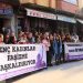 Genç kadınlar, “Genç Kadınlar faşizme başkaldırıyor” pankartıyla alanlarda
