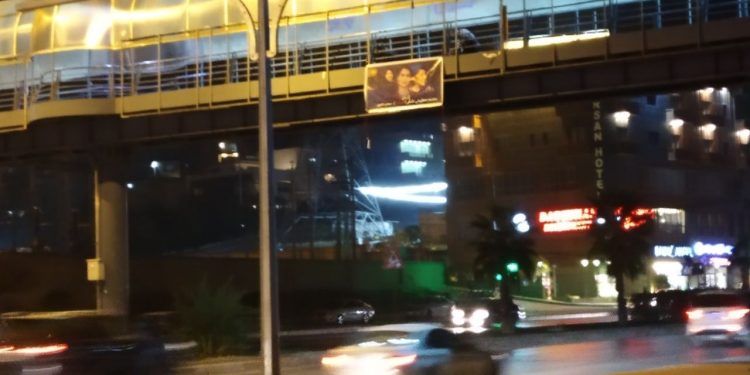 Silêmaniyê’de genç kadınlar pankart astı