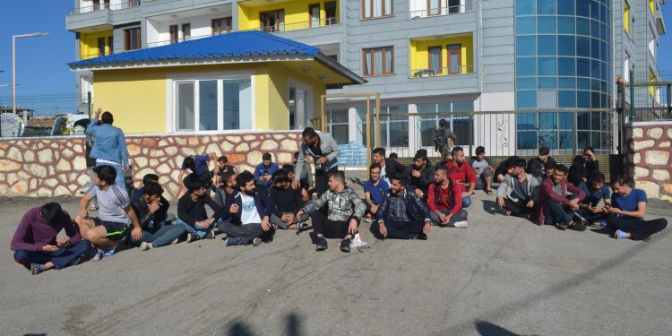 Munzur Üniversitesi öğrencileri yurtlardaki kötü koşullara karşı eylemde