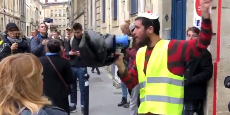 Kapitalizm can almaya devam ediyor: Üniversite öğrencisi kendini yaktı