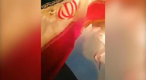 Rojhilat Kurdistan’ı ve İran’da halk ayakta: İran bayrakları ateşe verildi