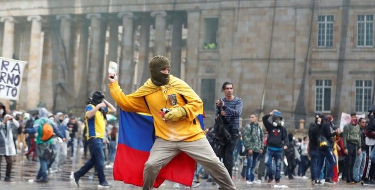 Kolombiya’da da milyonlar sokaklara döküldü