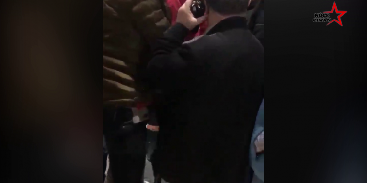 Faşist işgalci Türk polisi 11 yaşındaki çocuğu işkenceyle gözaltına almak istedi!