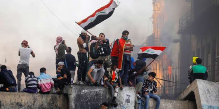 Irak’ta halkın eylemleri devam ediyor: Tüm siyasi yöneticiler değişsin