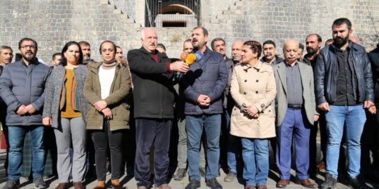 Sur’da kayyım gaspları protesto edildi