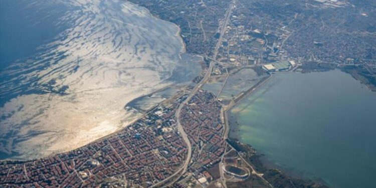 ‘Kanal İstanbul projesi ekolojik yıkım projesidir’