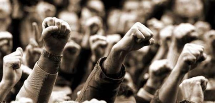 Bizler, onlardan çok ve güçlüyüz