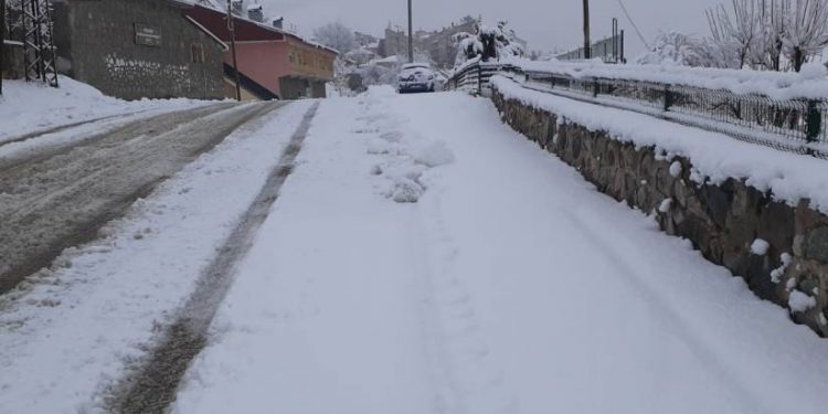 Dersim ve Şırnex’ta köy yolları ulaşıma kapandı