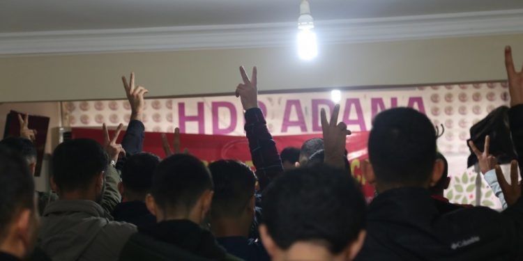 HDP Gençlik Meclisleri Edene ve Mersin’de konferanslar gerçekleştirdi