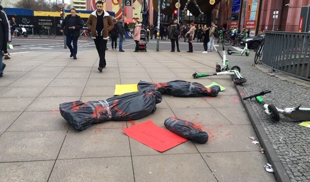 Berlin’de işgal protestosu