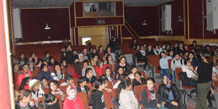 Genç kadınlar Dêrik’te seminer gerçekleştirdi
