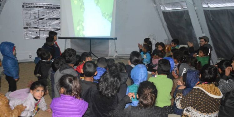 Gençler Newroz Kampı’nı ziyaret etti