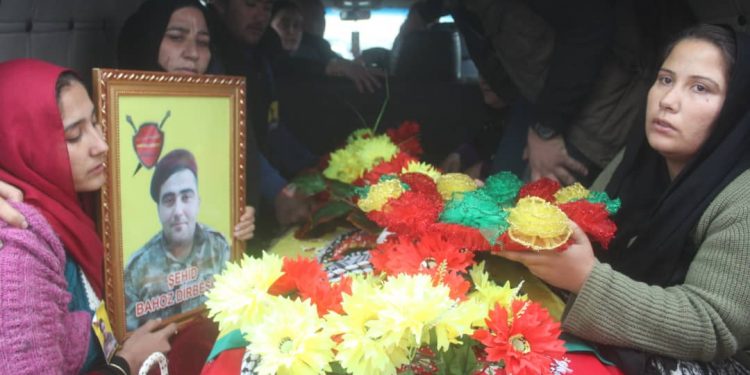 Cenga Rojava Direnişi şehidi sonzuluğa uğurlandı