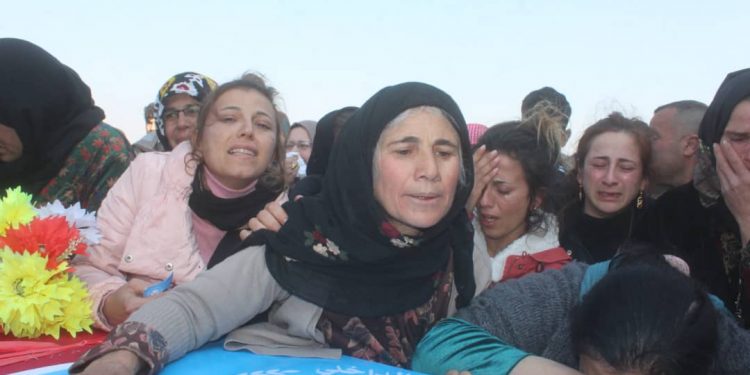 Yüzlerce yurttaş Ayaz Omer’i son yolculuğuna uğurladı