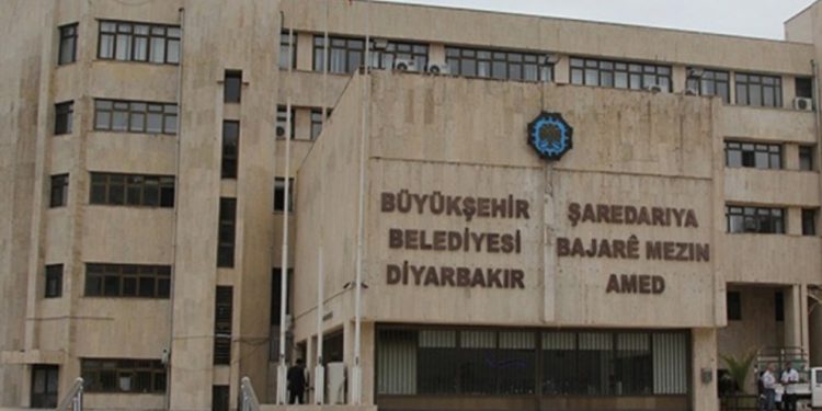 Amed’de HDP’li 2 meclis üyesi gözaltına alındı