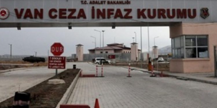 Hücrede tutulan Şerafettin Demir faşist gardiyanlar tarafından işkence gördü