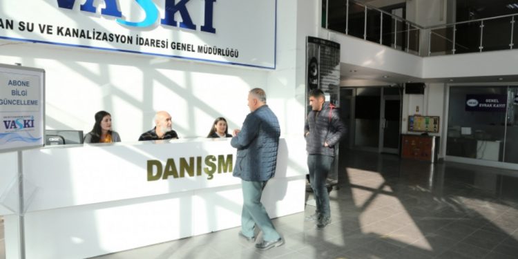 Sömürgeci kayyum halkı icraya verdi