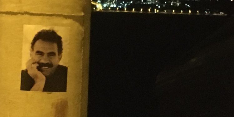 Amed sokakları Halklar Önderi Öcalan’ın posterleri ile donatıldı